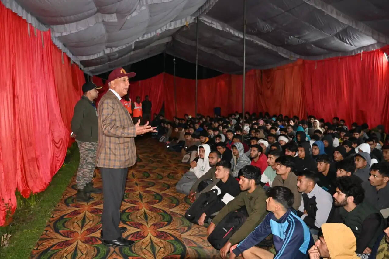 अग्निवीर भर्ती रैली: कारगिल हीरो ब्रिगेडियर खुशहाल ठाकुर ने दिखाई 1.6 किमी दौड़ को हरी झंडी