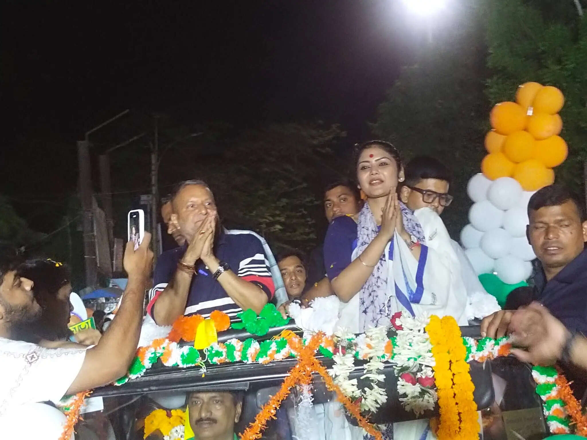 अभिनेत्री एवं सांसद सायोनी घोष ने की तापस बनर्जी के समर्थन में रोड शो