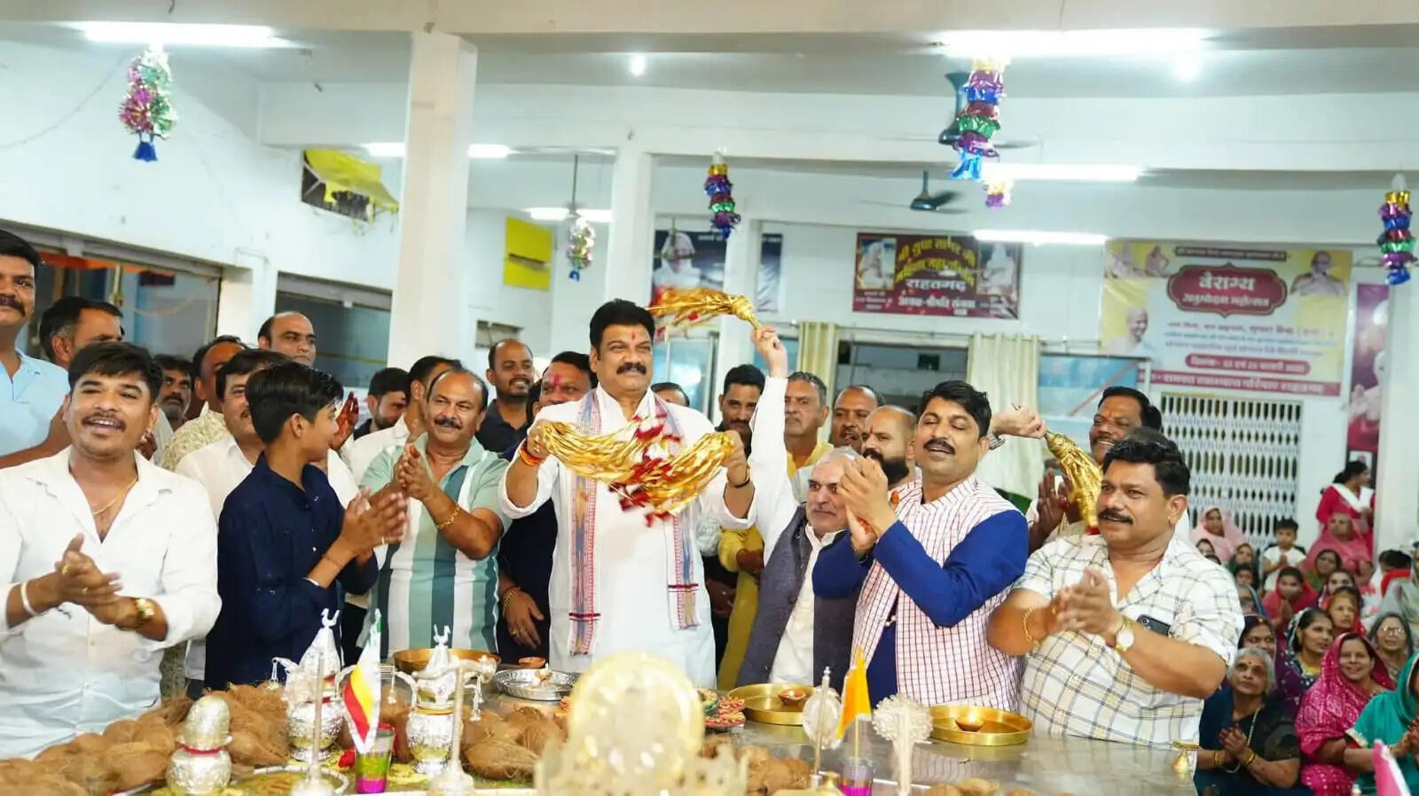 सागरः राहतगढ़ में सिद्धचक्र महामंडल विधान में शामिल हुए मंत्री गोविंद सिंह राजपूत