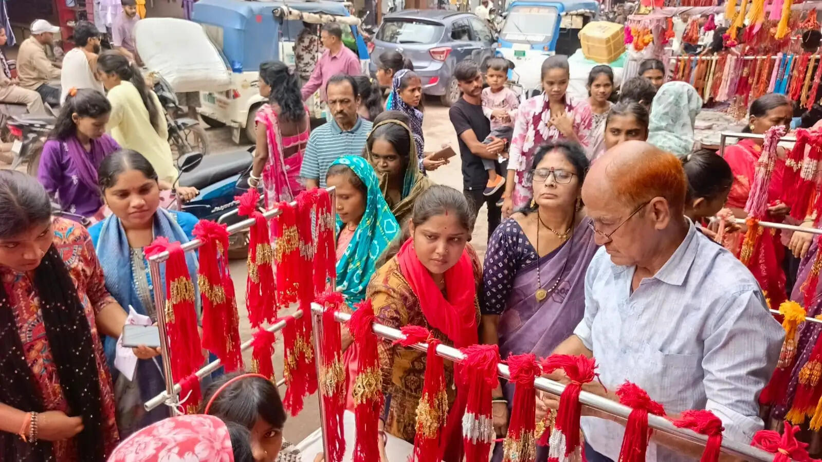 राखी पर्व को लेकर बाजार में रौनक, 28 अगस्त काे मनेगा त्योहार