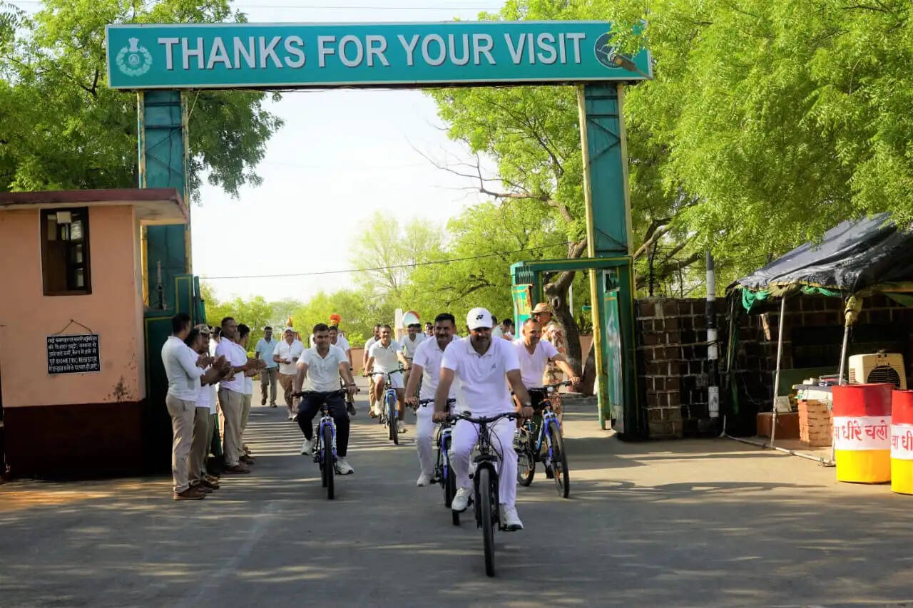 शिवपुरीः विश्व साइकिल दिवस पर आईटीबीपी आरटीसी करैरा में निकली भव्य साइकिल रैली