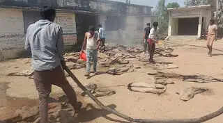 अनूपपुर: शासकीय उचित मूल्य दुकान कांसा में भडकी आग, गमीणों की मदद से पाया काबू