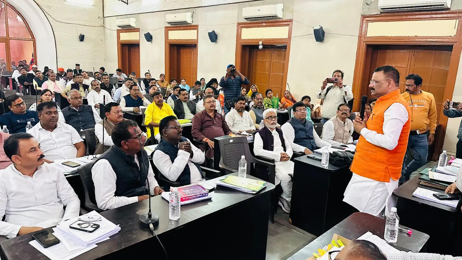 वाराणसी: होली से पहले शहर की सभी खराब स्ट्रीट लाइटाें की हाेगी मरम्मत : महापाैर