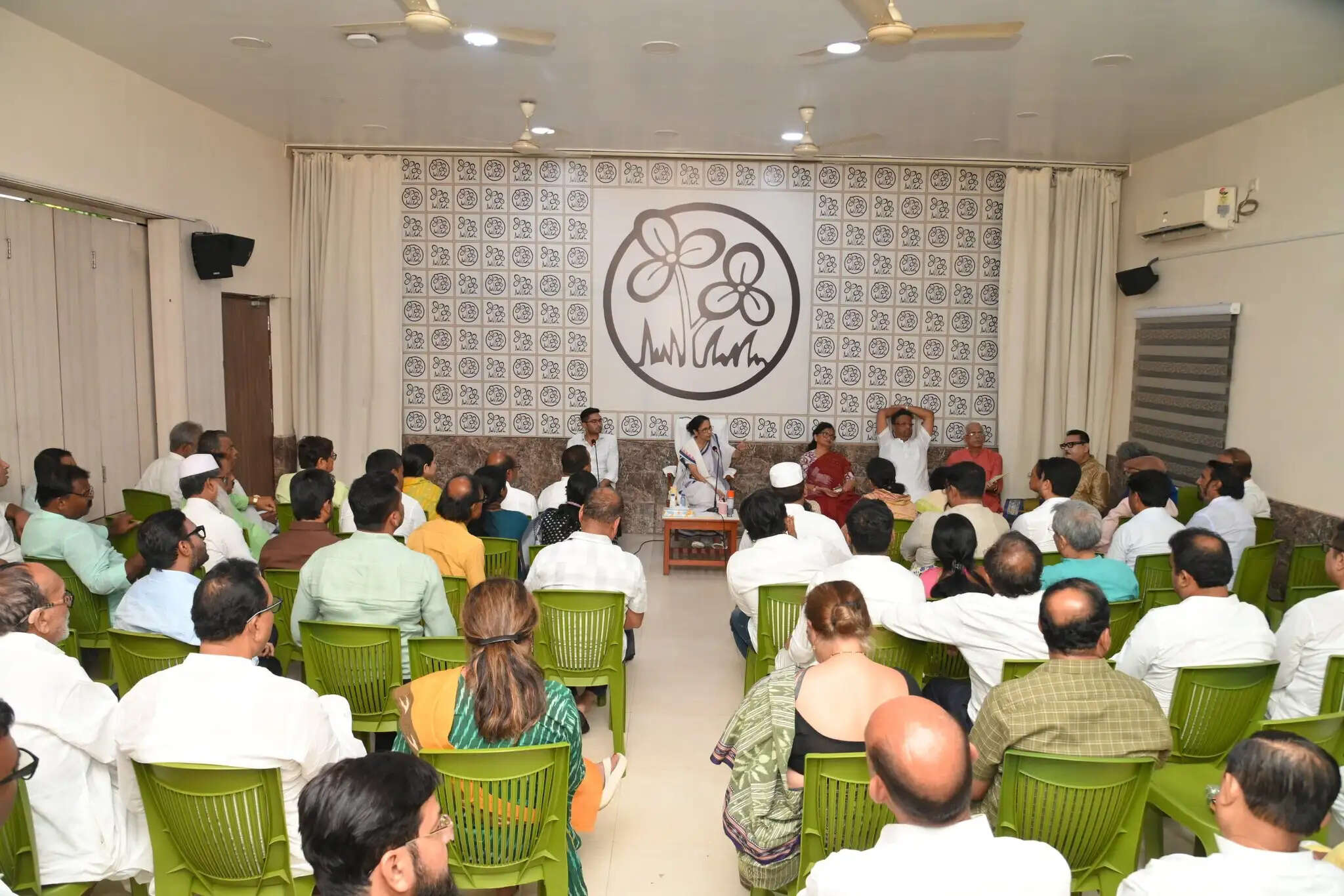 कोलकाता नगर निगम चुनाव की तैयारी में जुटी तृणमूल, ममता बनर्जी ने पार्षदों के साथ की बैठक