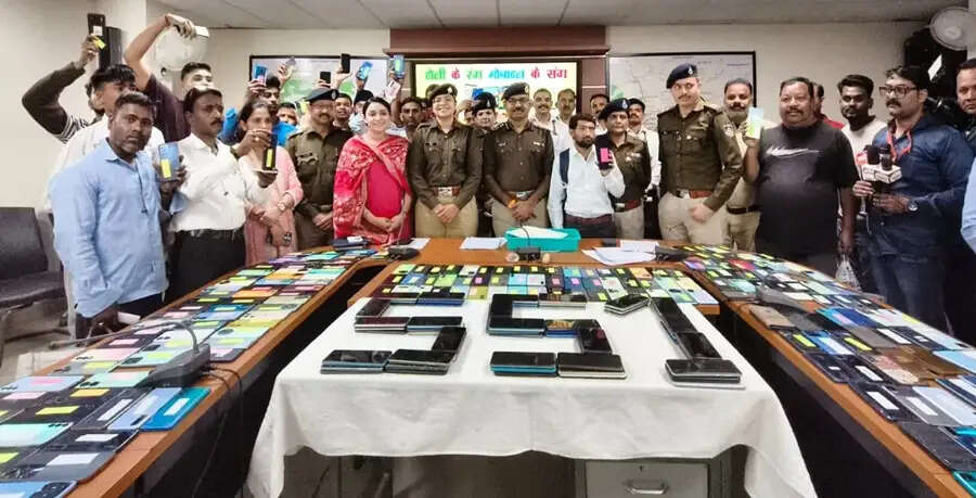 मप्र पुलिस ने विगत तीन सप्ताह में 3 करोड़ 73 लाख से अधिक के 1835 गुम व चोरी हुए मोबाइल किए बरामद