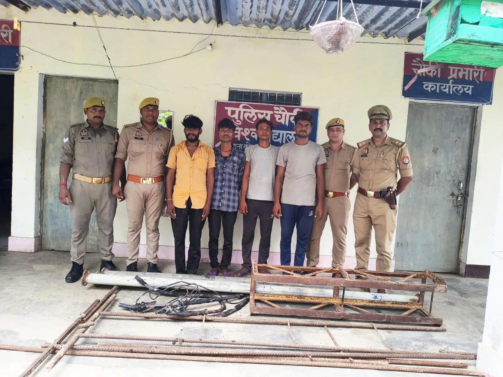 ट्यूबवेल से मोटर स्टार्टर, पाइप और केबल चोरी करने वाले चार आरोपी गिरफ्तार