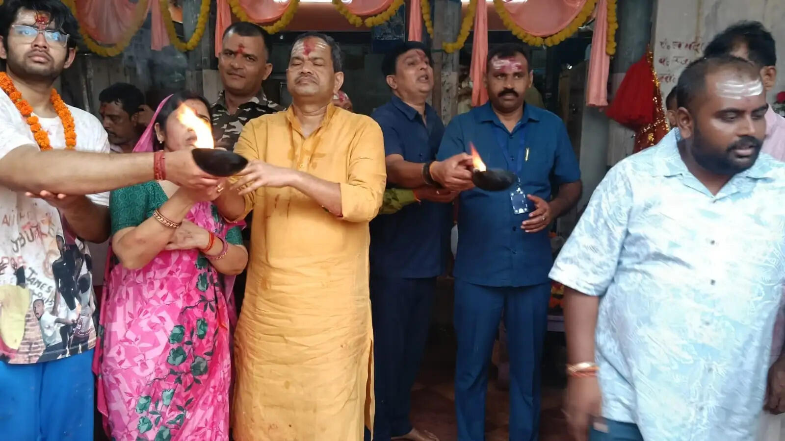 बिहार के ऊर्जा मंत्री शैलेश कुमार ने बासुकीनाथ धाम में की पूजा अर्चना
