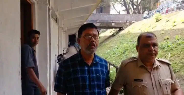 दुर्गापुर के बुदबुद पंचायत के उपप्रधान रुद्रप्रसाद कुंडू उर्फ मना कुंडू को 14 दिनों की न्यायिक हिरासत