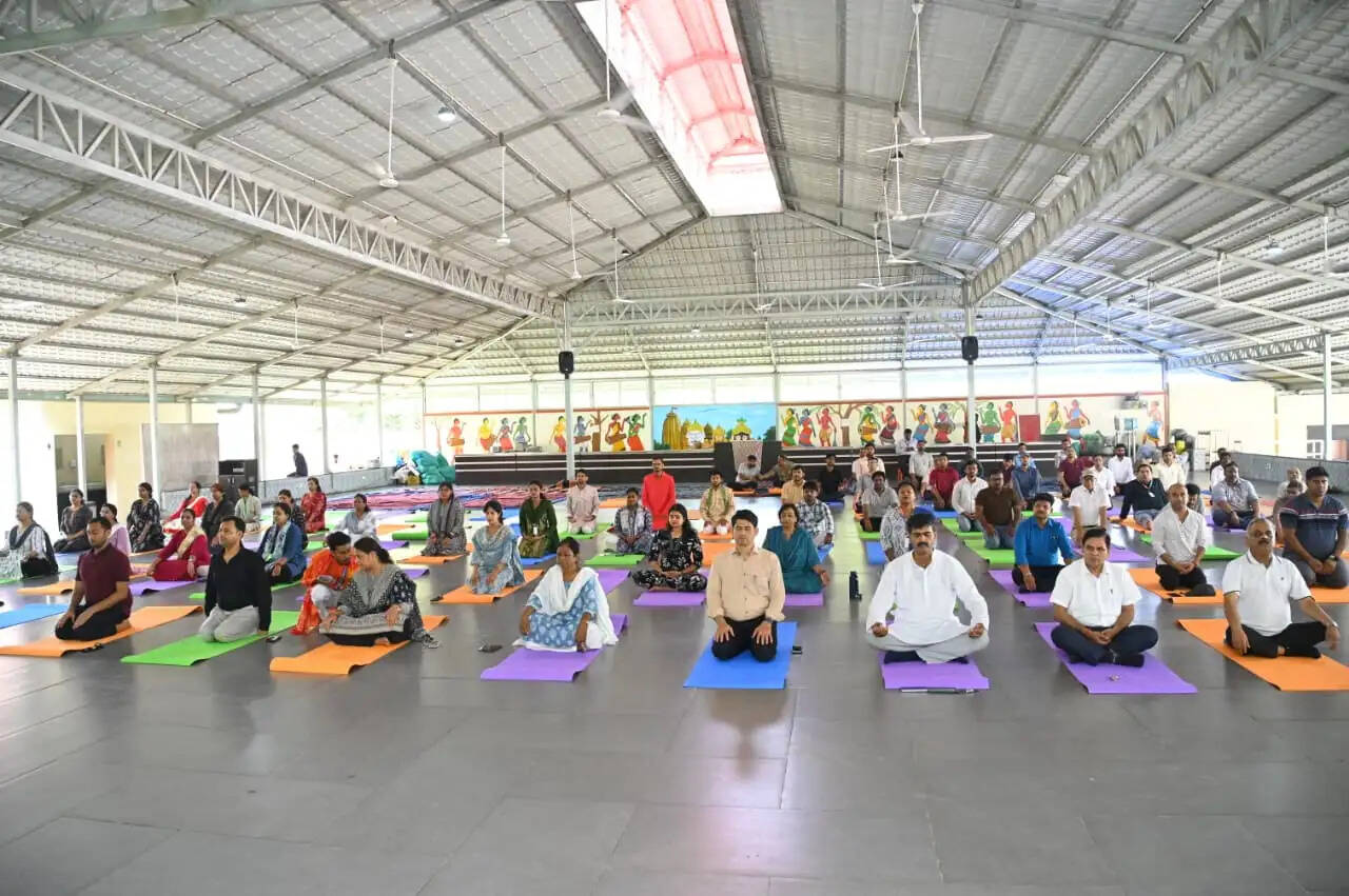 सरला बिड़ला विश्वविद्यालय में योग और विश्व संगीत दिवस मनाया गया