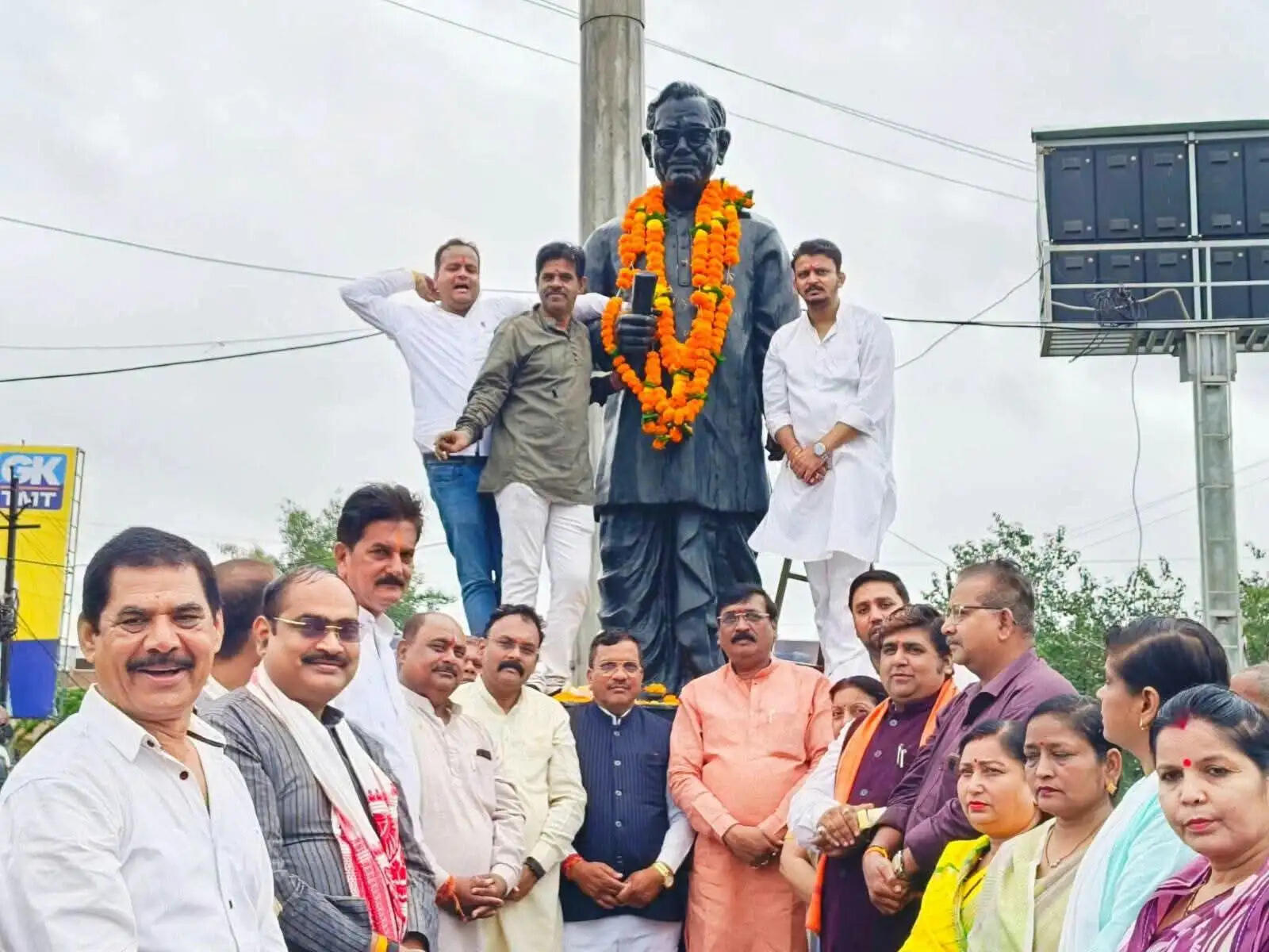 जबलपुरः पंडित दीनदयाल उपाध्याय जयंती पर भाजपा ने किया नमन