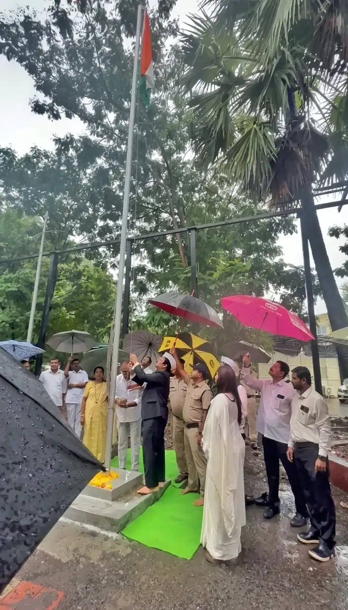ठाणे सिविल अस्पताल भवन अस्थाई पर सेवा भावना स्थायी - डॉ पवार