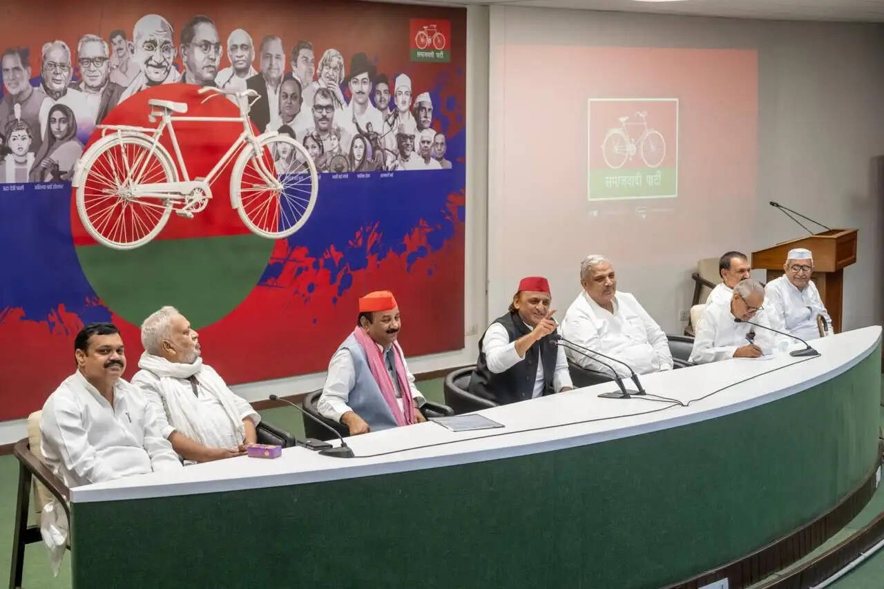 भाजपा सरकार की आर्थिक नीतियों ने देश के सामने संकट पैदा किया : अखिलेश यादव
