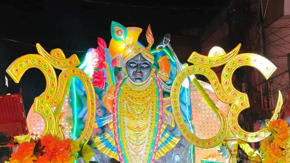 मनमोहक झांकियों संग निकली भगवान श्रीराम की राजगद्दी शोभायात्रा