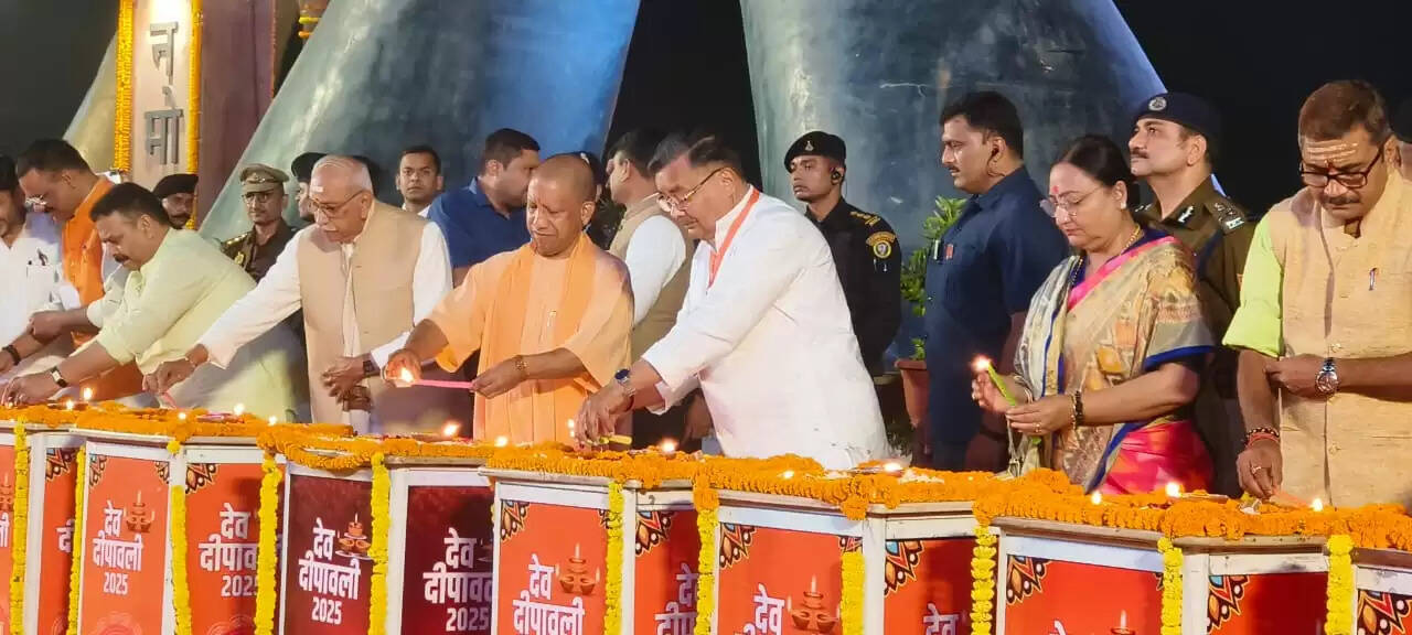 (राउंडअप) देव दीपावली : चेत सिंह घाट पर ‘काशी-कथा’ थ्रीडी शो ने बांधा समां