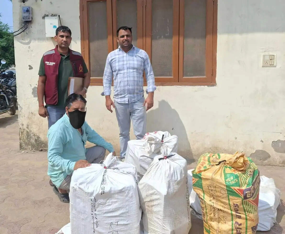 फरीदाबाद : घर में रखे 83 किलो पटाखे बरामद, आरोपी गिरफ्तार