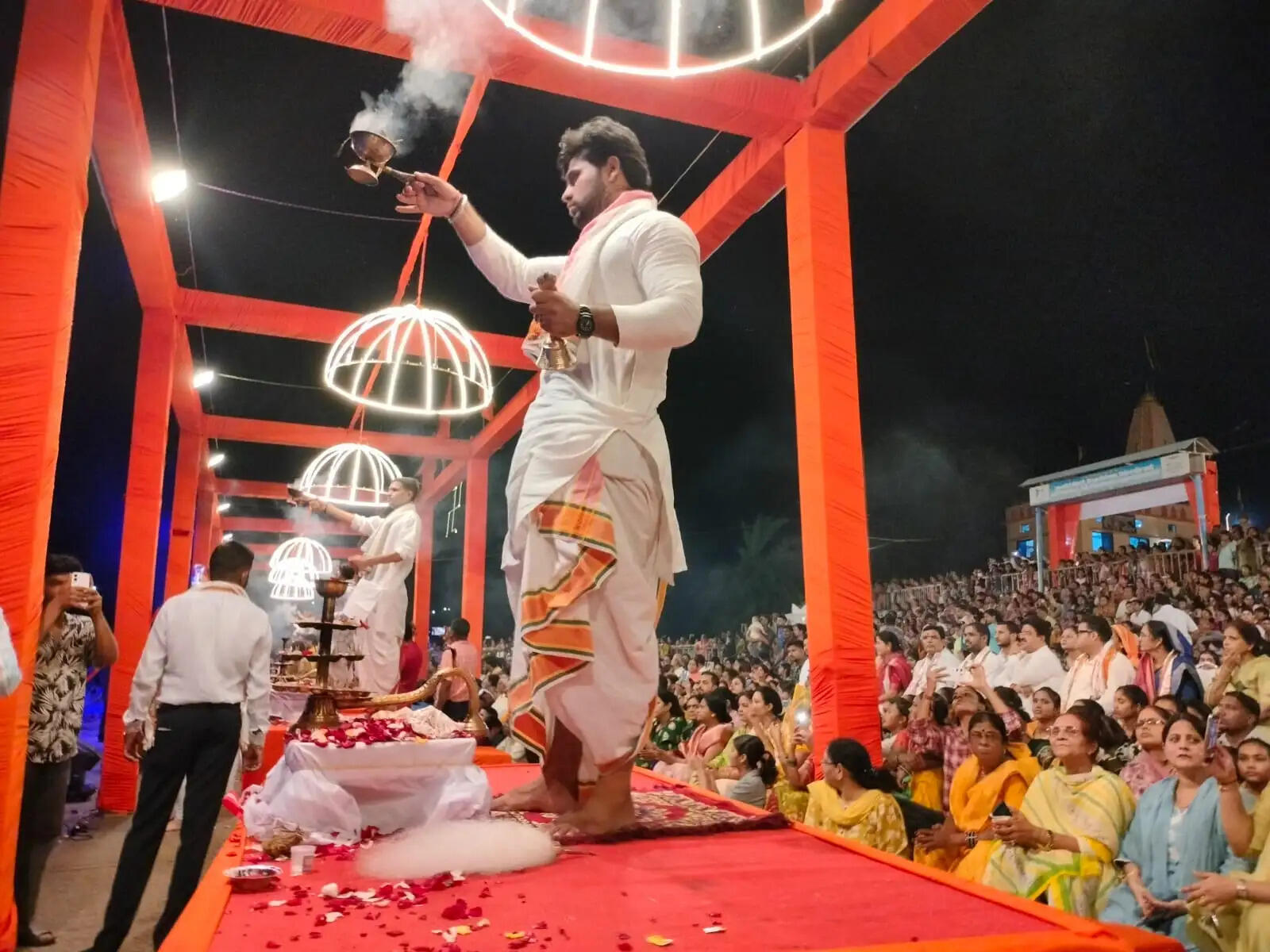 बनारस की तर्ज पर रुद्री घाट में हुई चित्रोत्पला महानदी की भव्य गंगा आरती