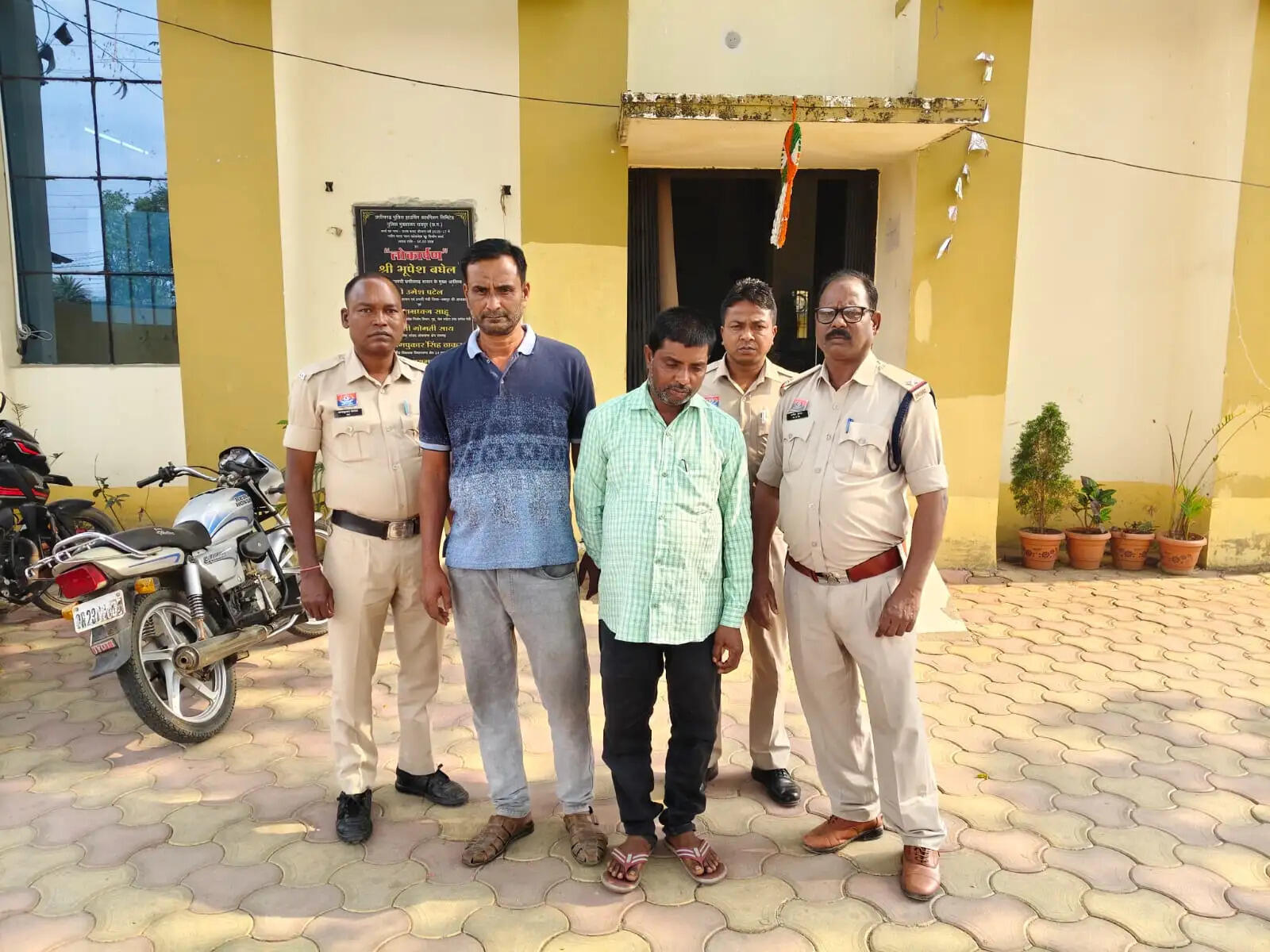 जशपुर : पीडीएस बारदानों के गबन का खुलासा, 8.39 लाख की हेराफेरी में दो आरोपित गिरफ्तार