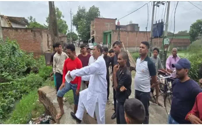 खेत में भरे बरसात के पानी में गिरा किसान, मौत