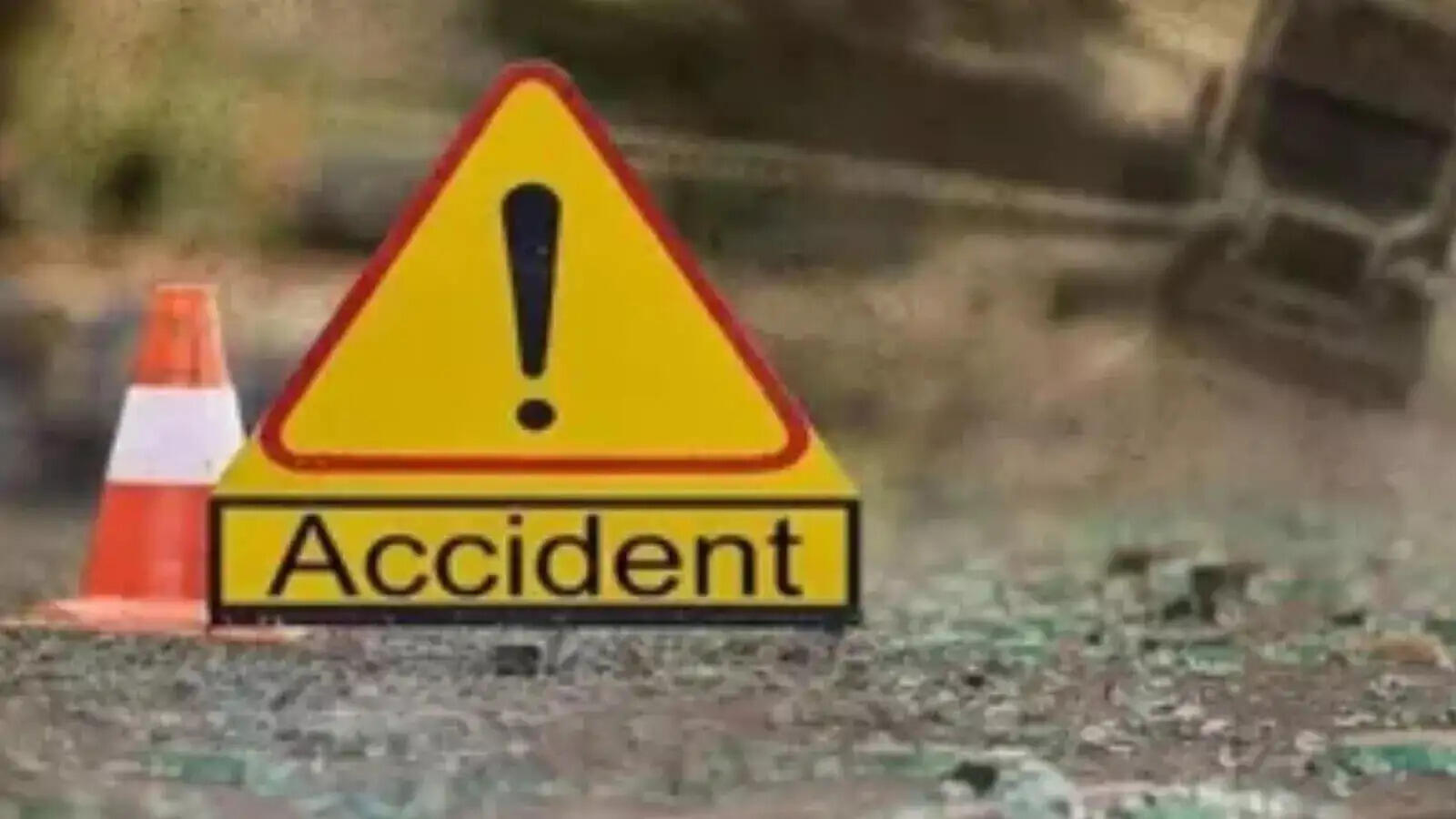 फूलपुर में तेज रफ्तार वाहन ने बाइक में मारी टक्कर,पिता—पुत्री की मौत,एक अन्य घायल