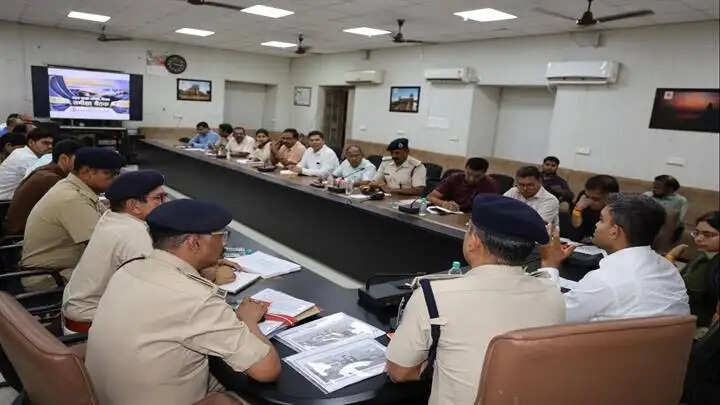 भोपालः कलेक्टर के निर्देश- एक माह में खत्म हों सभी ब्लैक स्पॉट के शॉर्ट टर्म कार्य