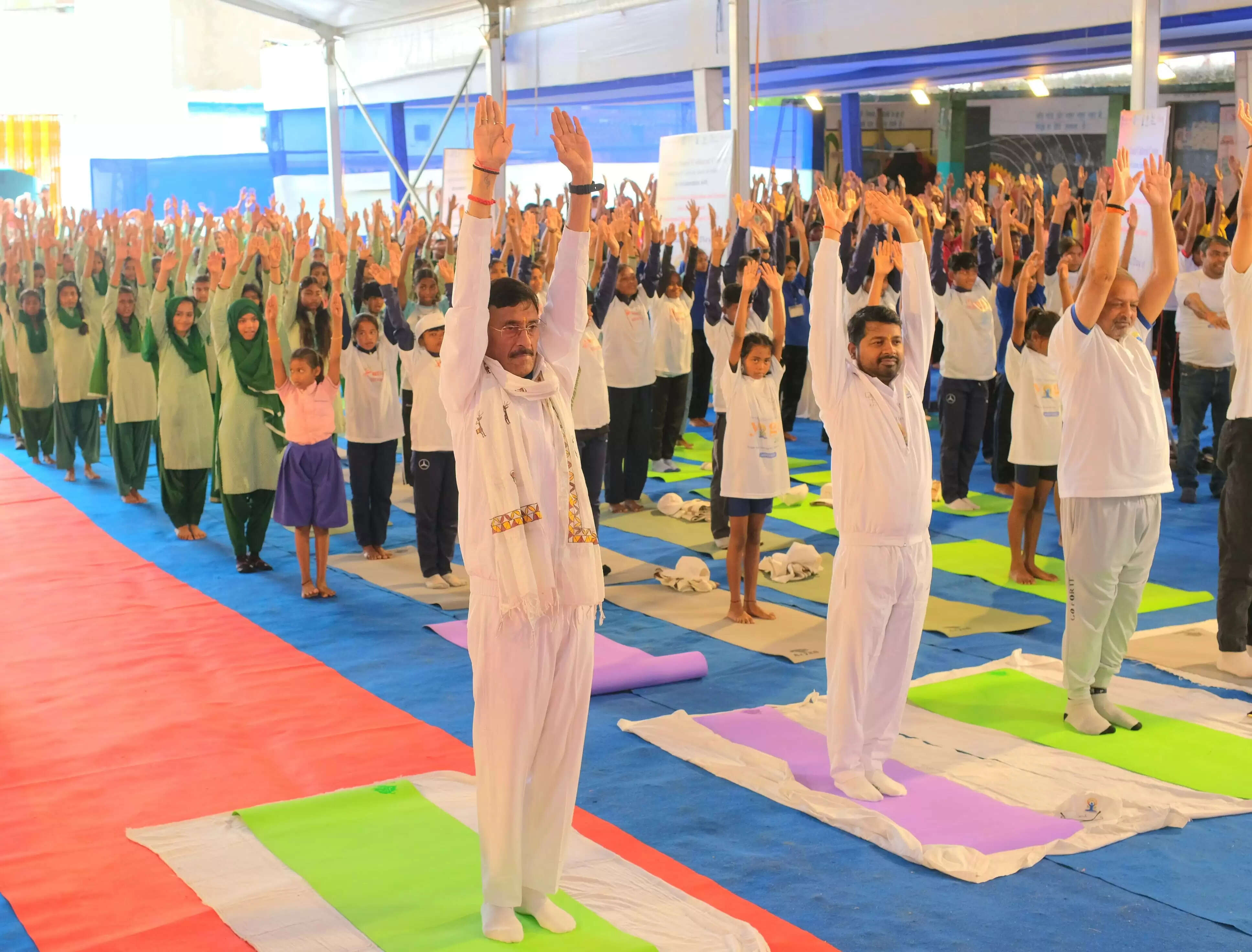 योग जीवन का दर्शन है जो मनुष्य को आत्मा से जोड़ता है : संजय सेठ