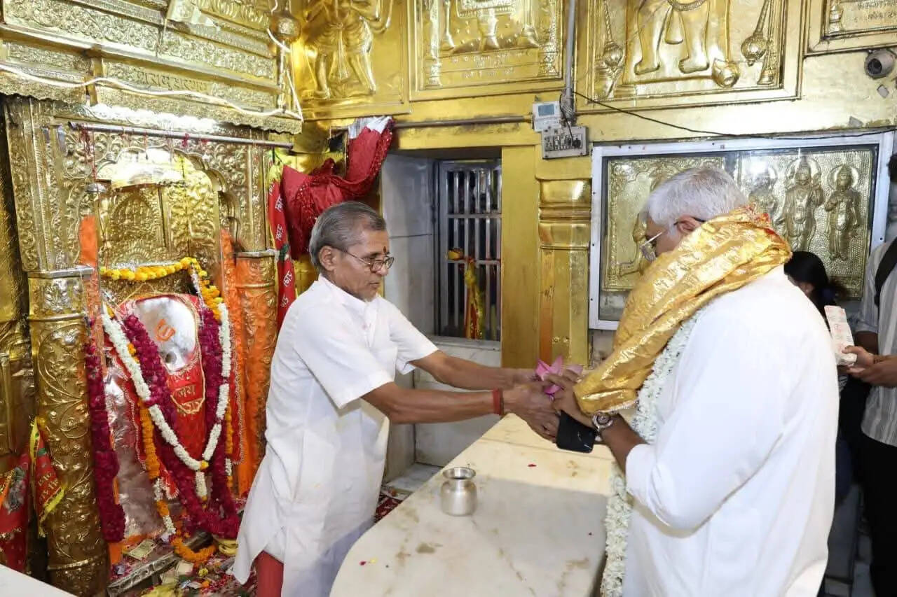 देवस्थान विभाग मंदिरों में हुई विशेष पूजा-अर्चना
