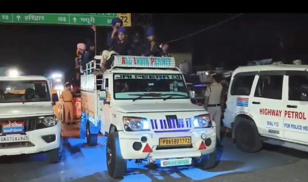 देहरादून पहुंचे निहंग, वार्ता के बाद वापस पांवटा साहिब लौटे
