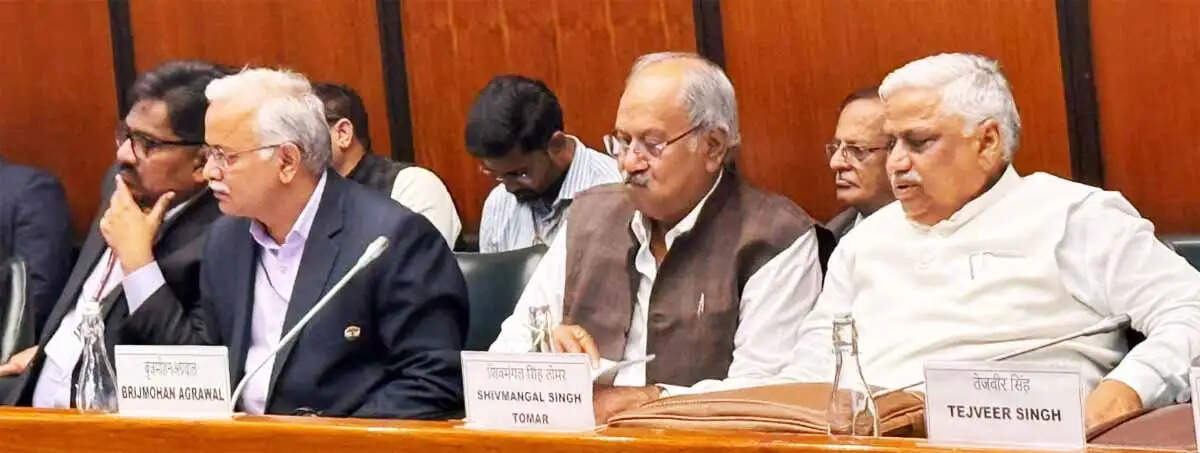 संसदीय स्थायी समिति की बैठक में सांसद बृजमोहन ने उठाई छत्तीसगढ़ के किसानों की आवाज, उर्वरकों की निर्बाध आपूर्ति पर दिया जोर