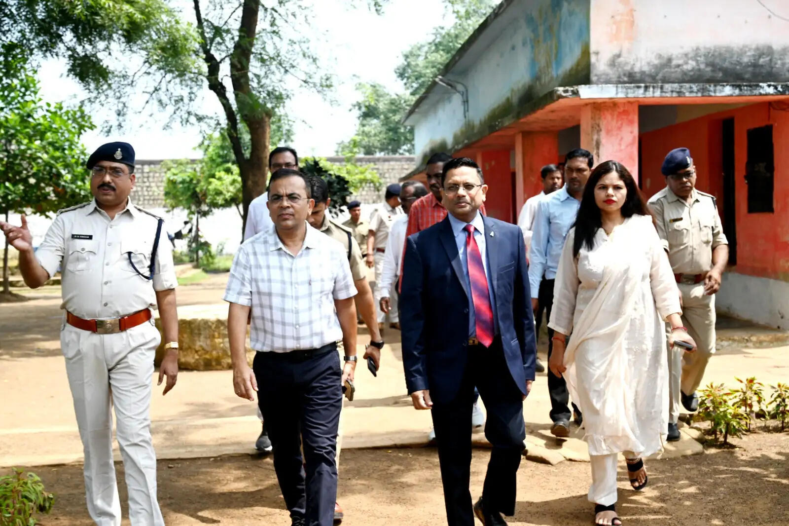 जांजगीर जिला जेल का प्रधान जिला न्यायाधीश, कलेक्टर और बोर्ड ऑफ विजिटर्स ने किया निरीक्षण, बंदियों की सुविधाओं और भोजन की गुणवत्ता की जांच