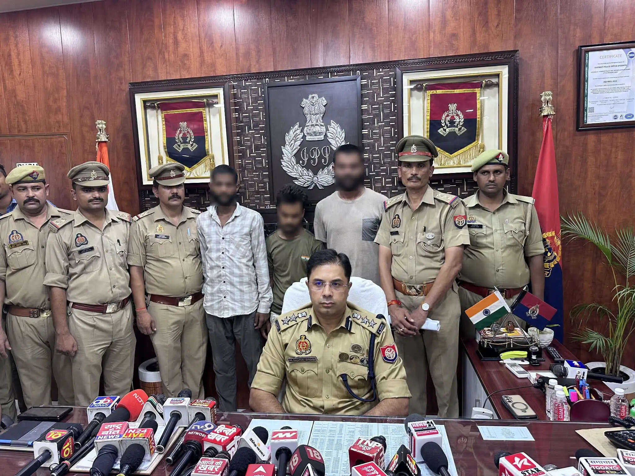 कंदेला गांव में हुई हत्या के मुख्य आरोपित हिस्ट्रीशीटर राजमणि सिंह समेत तीन गिरफ्तार