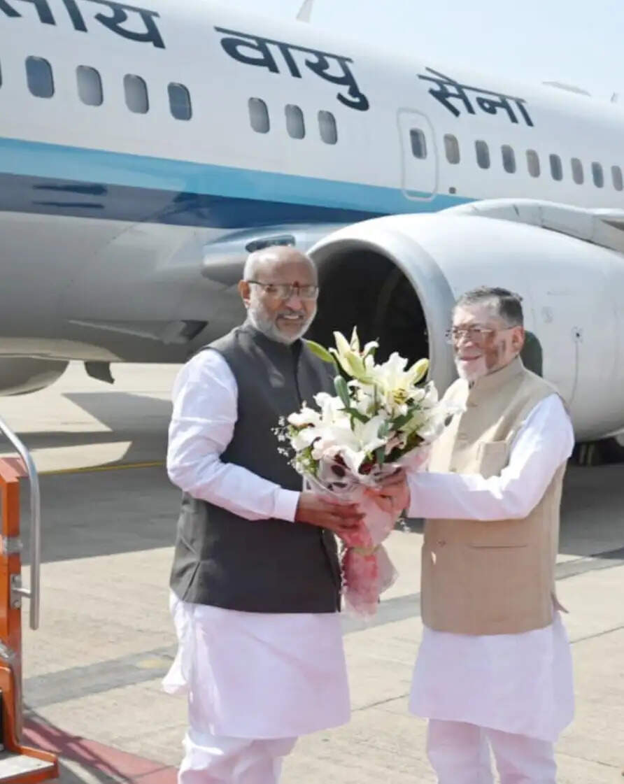उपराष्ट्रपति सी.पी. राधाकृष्णन पहुंचे रांची, उलिहातू में बिरसा मुंडा को देंगे श्रद्धांजलि,आईआईएम के दीक्षांत समारोह में होंगे शामिल