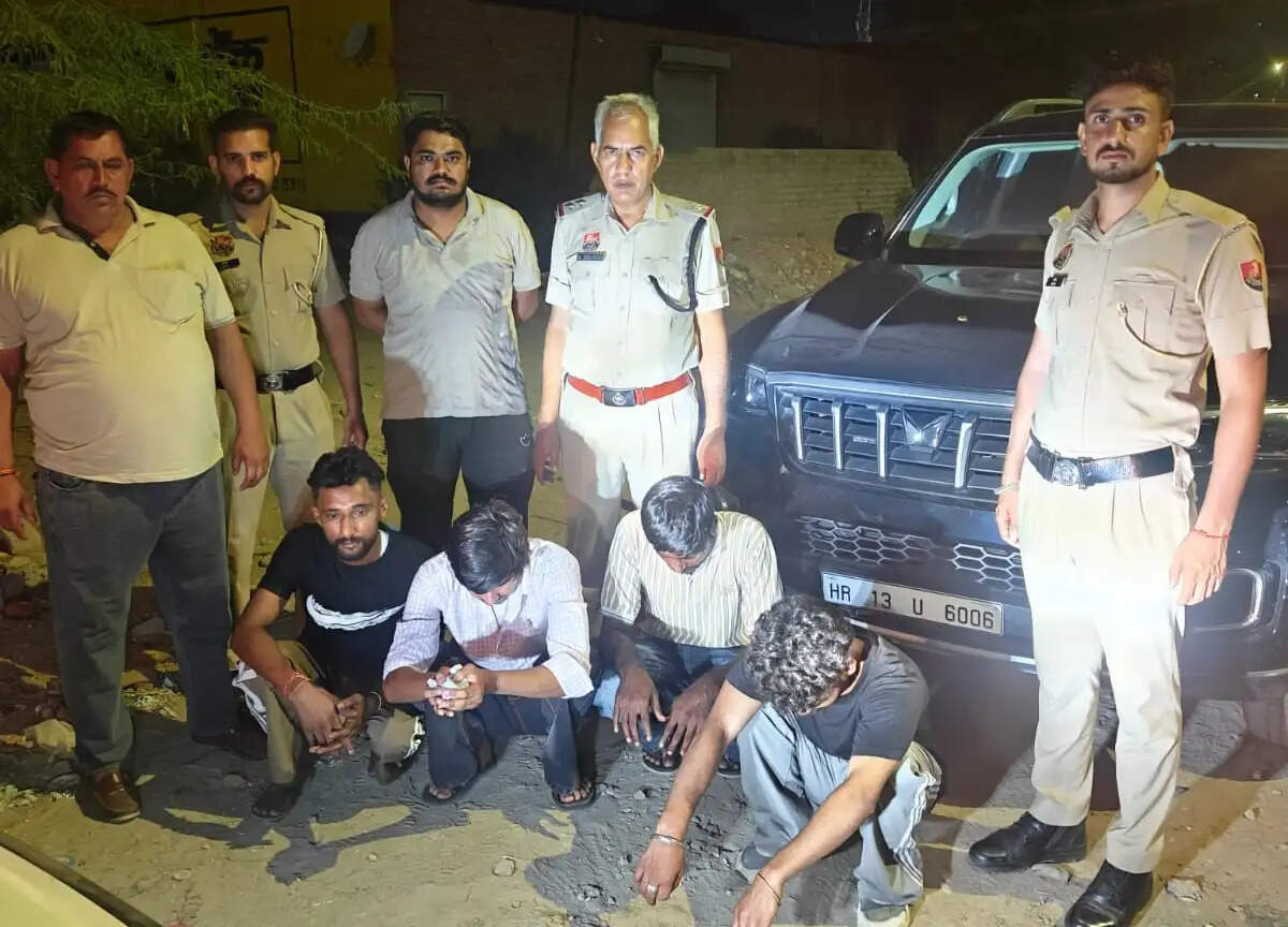 सिरसा: छह नशा तस्कर गिरफ्तार, लाखों रुपये की हेरोइन बरामद