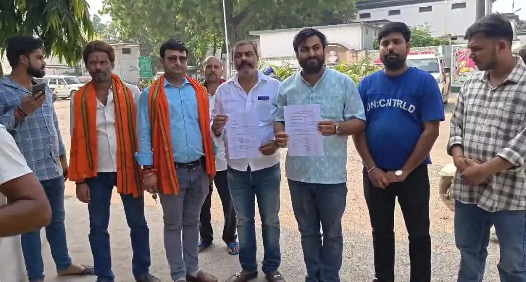 भारत भूषण तिवारी हत्याकांड, निष्पक्ष जांच की मांग तेज, राज्यपाल के नाम सौंपा ज्ञापन