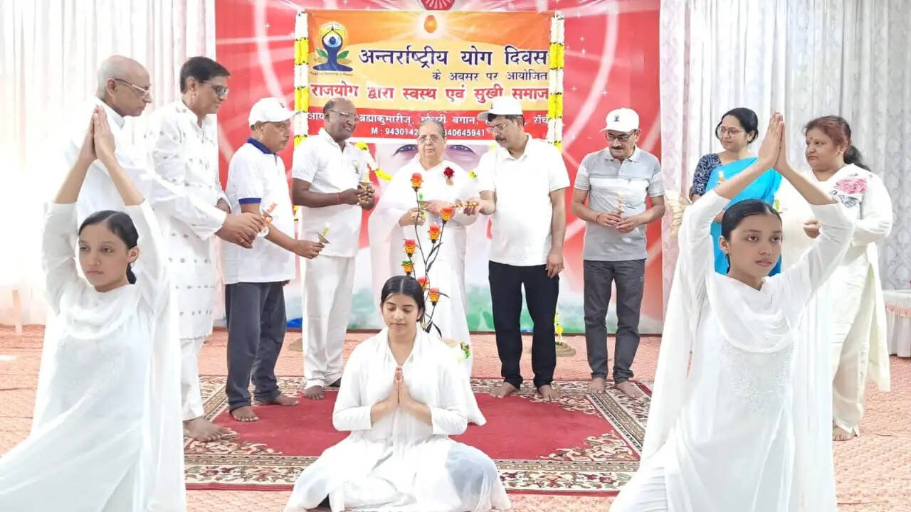 राजयोग अपनाएं, तनावमुक्त और स्वस्थ जीवन पाएं : प्रकाश झा