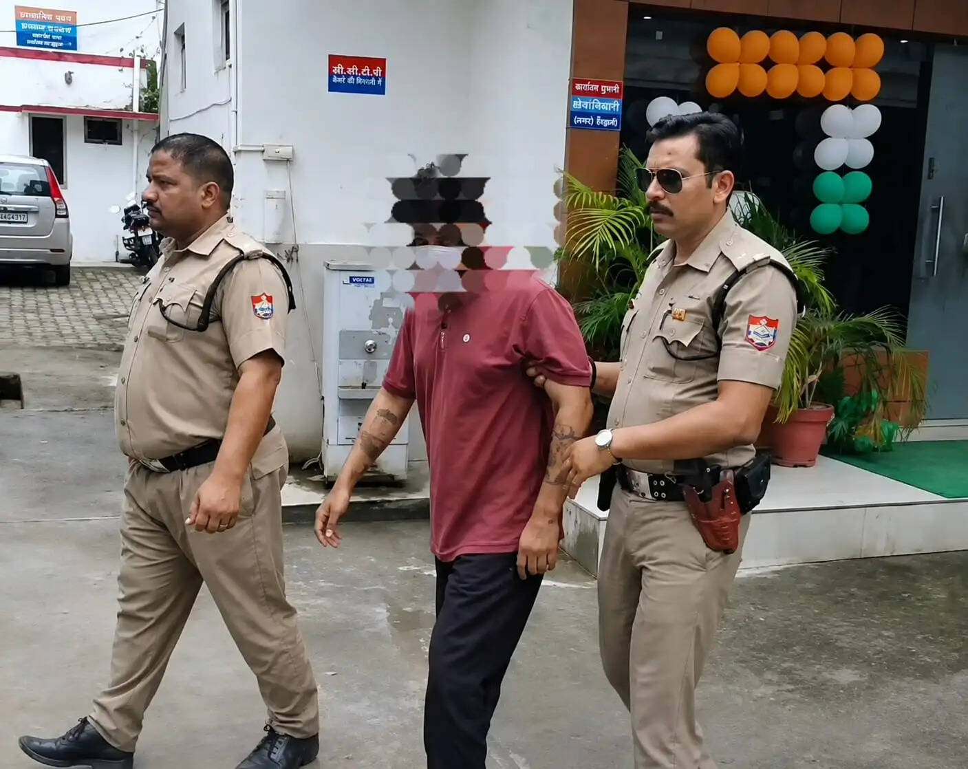 पुलिस मुठभेड़ में वांछित आरोपित गिरफ्तार, पैर में लगी गोली