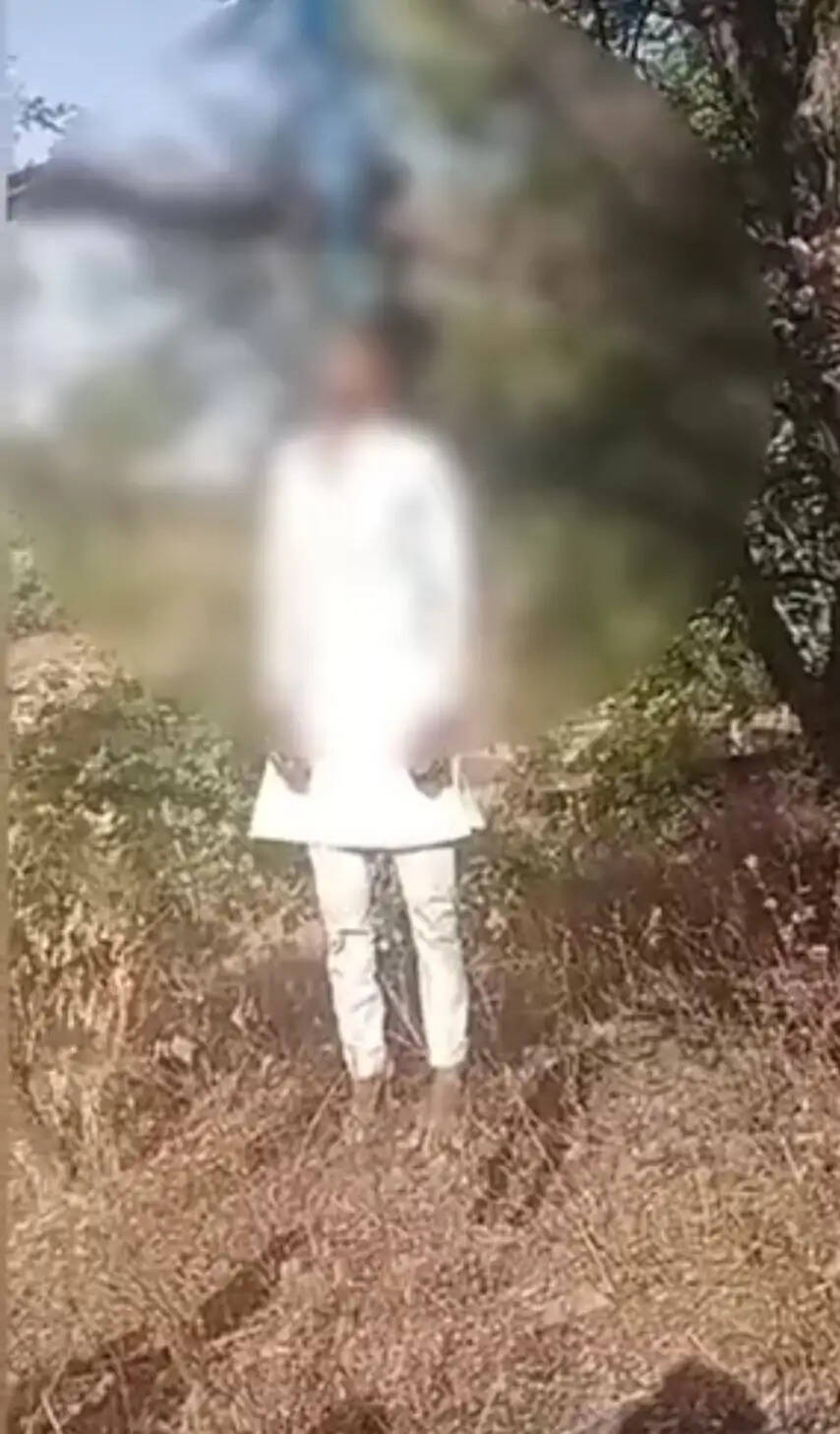 राजगढ़ः युवक का शव पेड़ पर लटका मिला, परिजनों ने लगाए हत्या के आरोप