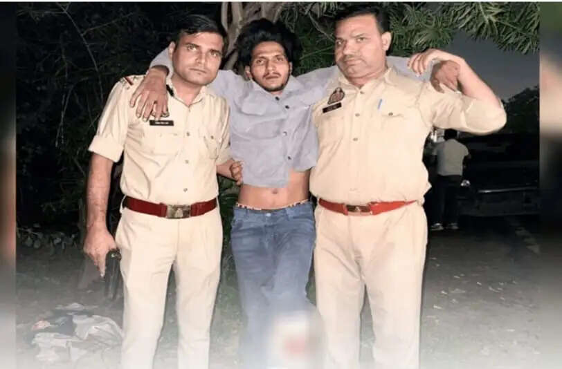 पुलिस मुठभेड़ में शातिर लुटेरा गिरफ्तार