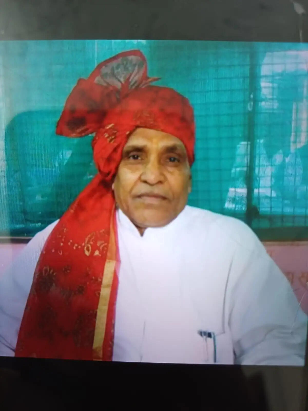 चंद्र ग्रहण के चलते बंद रहे मंदिरों के कपाट, सड़कों पर होरियारों का रहा सन्नाटा