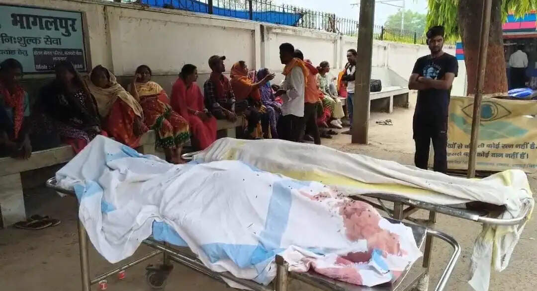 बिहार के भागलपुर में सड़क दुघर्टना में दो किशोर की मौत, एक घायल