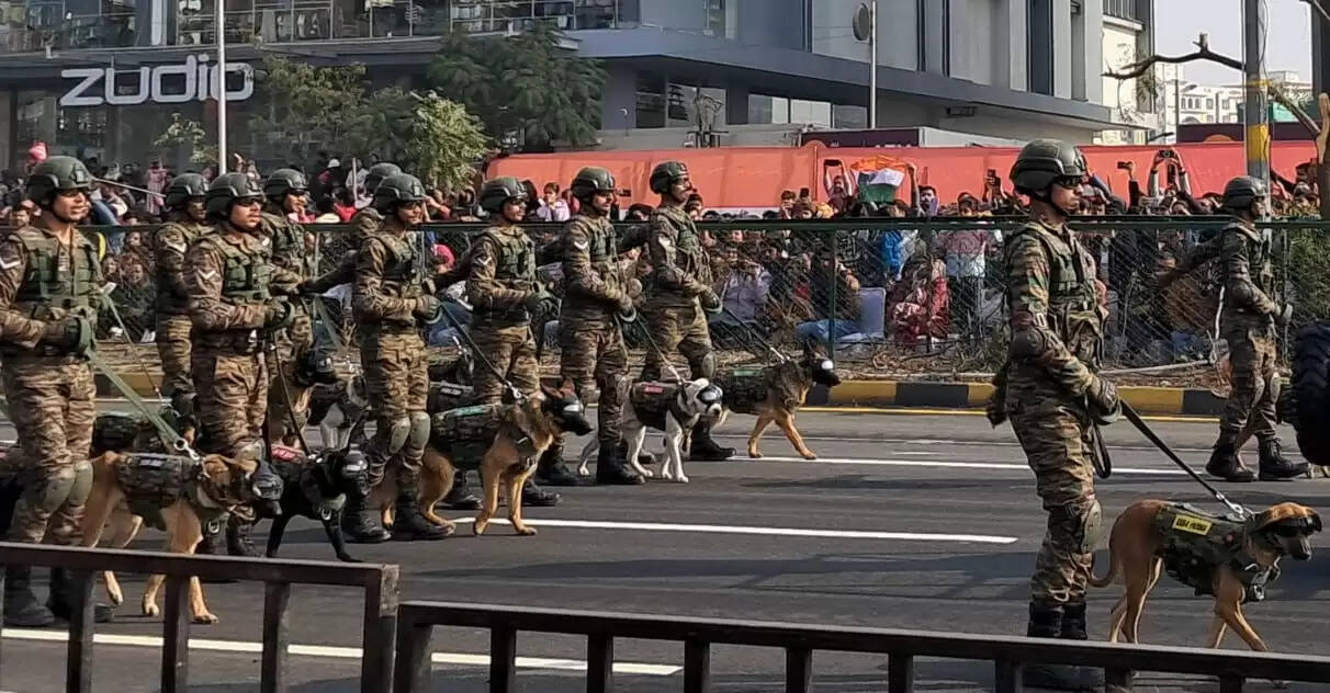 आर्मी डे परेड रिहर्सल में दिखी भारतीय सेना की शक्ति, मिसाइल, टैंक-हेलिकॉप्टर और बाइक करतबों ने मोहा मन