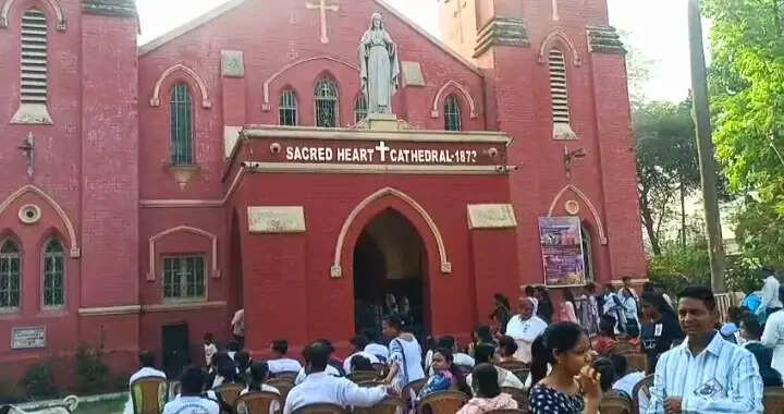 गुड फ्राइडे पर ईसाई समुदाय ने सेक्रेड हार्ट चर्च से निकाली रैली और प्रार्थना सभा आयोजित