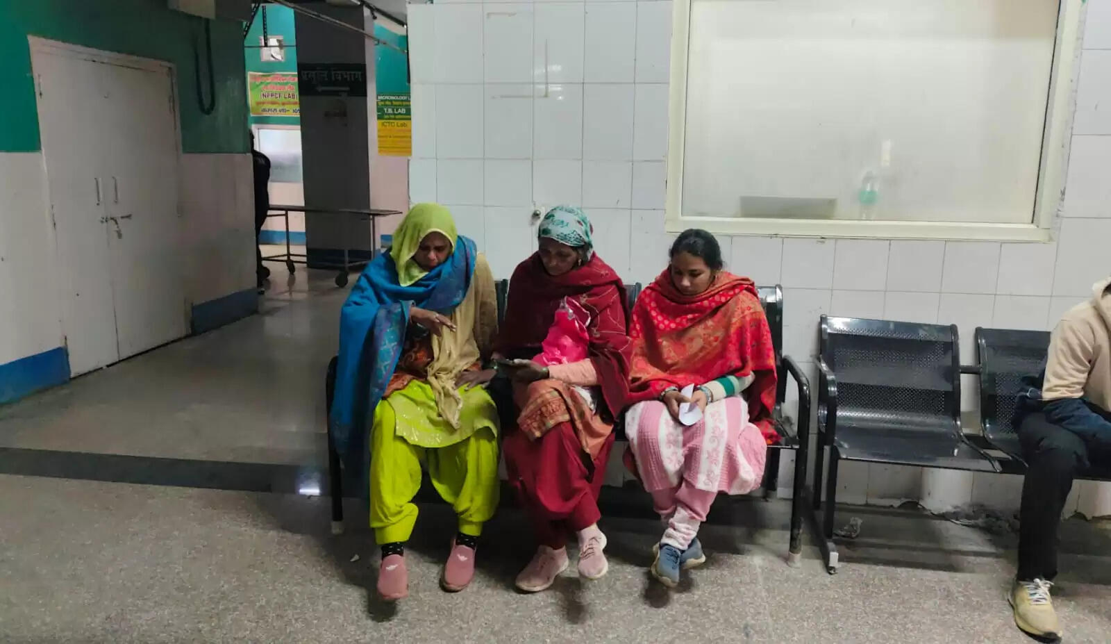 जींद : कार को बचाते हुए पलटी रोडवेज बस, डेढ़ दर्जन यात्री घायल