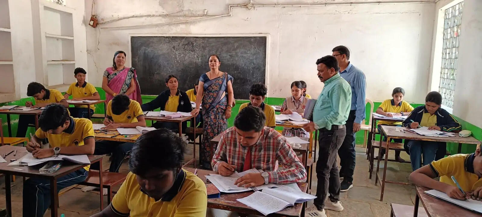 कक्षा 10 वीं की गणित विषय की परीक्षा संपन्न