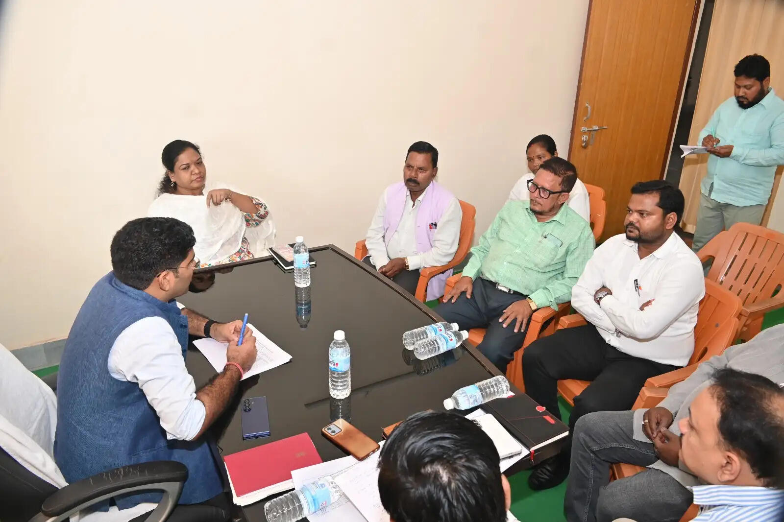 गणना प्रपत्र वितरण लगभग पूरा, उपायुक्त ने दिए कई निर्देश