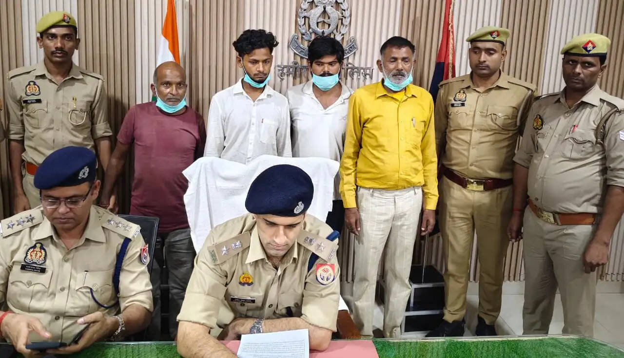पूर्व सांसद का ट्रक रोक फर्जी जीएसटी अफसरों ने की थी वसूली,चार वांछित गिरफ्तार