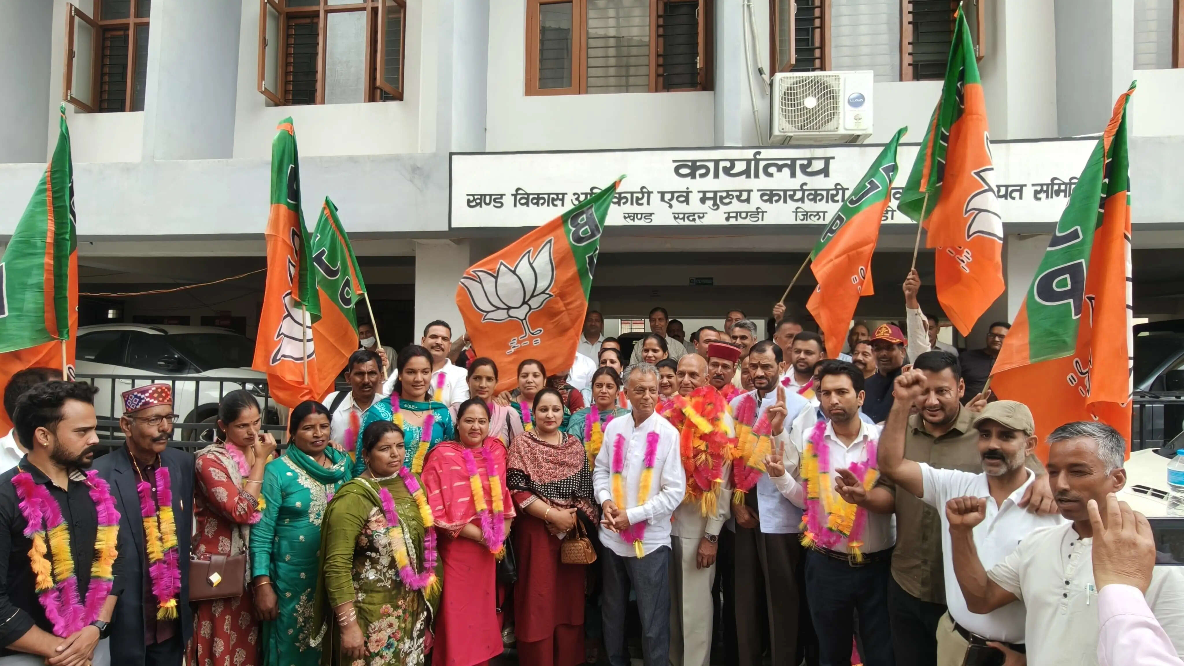 मंडी सदर बीडीसी पर भाजपा का भगवा, नारायण सिंह बनें अध्यक्ष तथा चूड़ामणी उपाध्यक्ष निर्वाचित