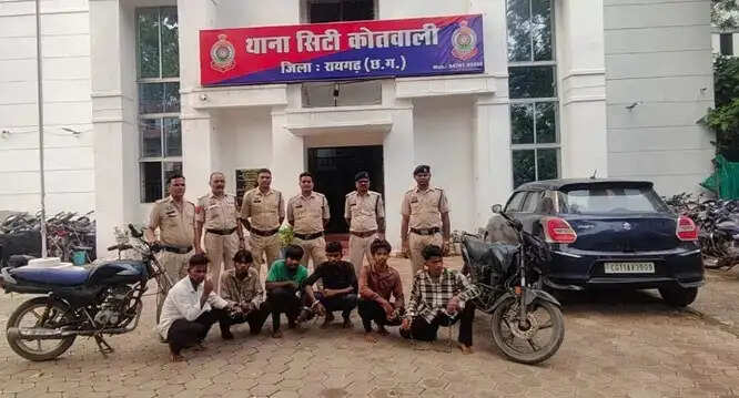 बाइक चोर गिरोह का पर्दाफाश,5 चोर और 2 चोरी की बाइक खरीदने वाले गिरफ्तार