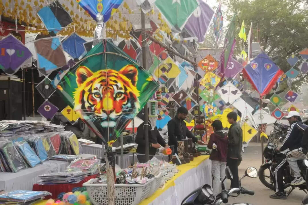 रंग-बिरंगी पतंगों से सजा जयपुर: दामों में 30 प्रतिशत तक बढ़ोतरी