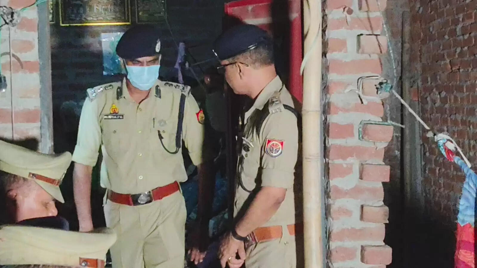 मुरादाबाद : दंपति की चाकू से गोदकर हत्या, हत्यारोपित पड़ाेसी फरार