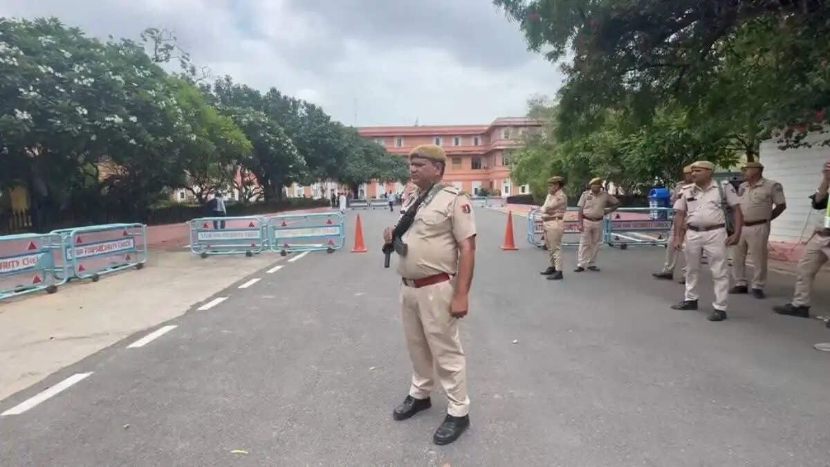सीएमओ को बम से उड़ाने की धमकी, साढ़े चार घंटे चला सघन तलाशी अभियान
